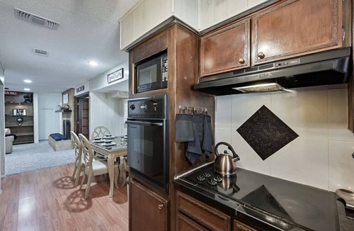 Ederville House | Historic 3 Bedroom Home in Heart DFW w/Gameroom+