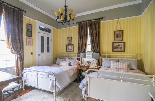 Faubourg Marigny Hotel | Historic Designer Compound w/2 Homes, Pool + Spa, French Quarter/Marigny