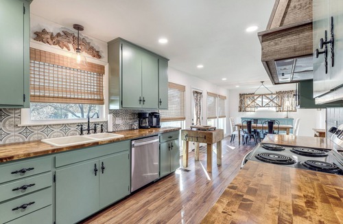 Quitman House | Historic Home Near Greers Ferry Lake: Pets Welcome