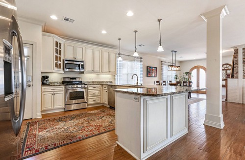 Arabi House | Historic Home Only 4 miles to French Quarter - Super Cozy & Convenient!