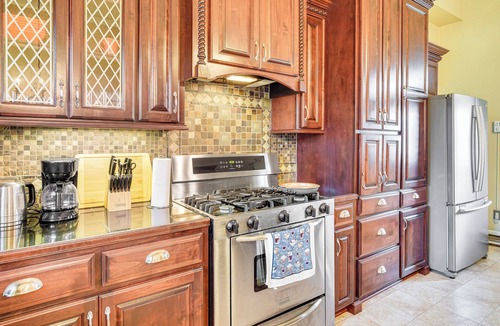 Jeanerette House | Historic Home w/Wraparound Porch + Private Yard!