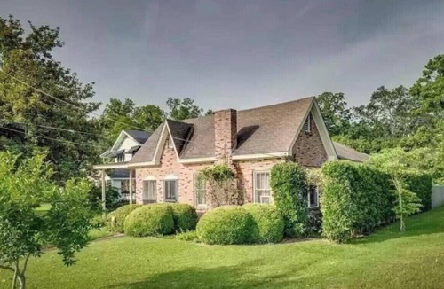 Monroe House | 📍Historic Mitchell House 1928 River View & Gardens