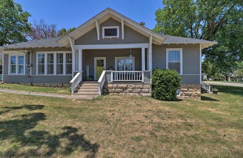 Mountain Home House | Historic Mountain Home Haven w/Large Yard!