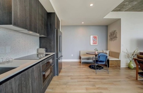Rainey Street Historic District Condo | Historic Rainey Street condo w/balcony, rooftop pool, fitness center - dog ok