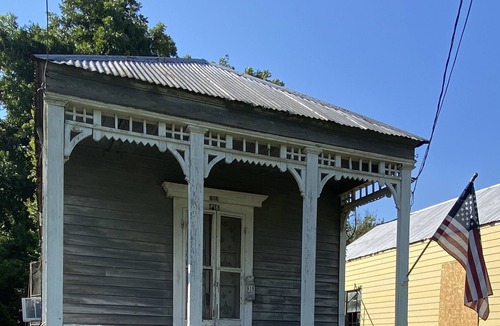 Donaldsonville House | Historic Shot Gun Home- In Historical Donaldsonville