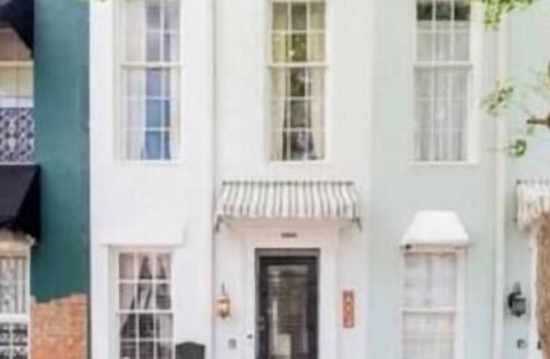 Faubourg Lafayette Apartment | Historic Stylish Townhouse | Steps to Streetcar