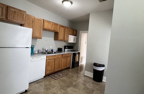 Highland Historic District Apartment | Historical Spacious 1-Bedroom Apartment Unit 3