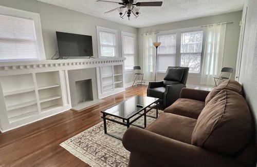 Highland Historic District Apartment | Historical Spacious 1-Bedroom Apartment Unit 3