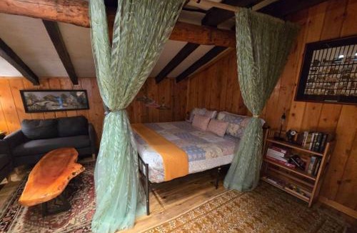 Salem House | Hobbits Rest