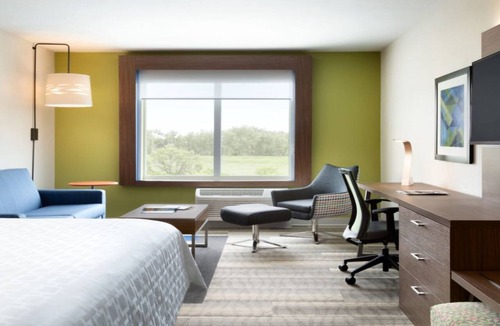 Fall River Hotel | Holiday Inn Express Fall River North by IHG