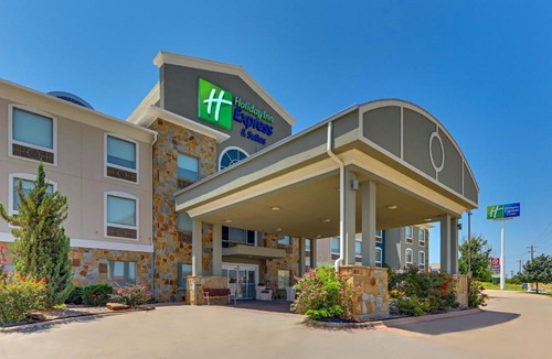 Weatherford Hotel | Holiday Inn Express Hotel and Suites Weatherford by IHG