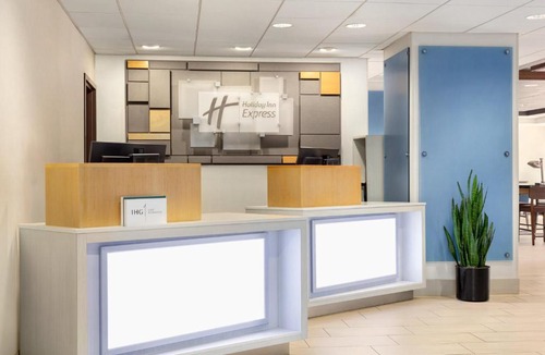 Crownhill Park Hotel | Holiday Inn Express - San Antonio Airport by IHG