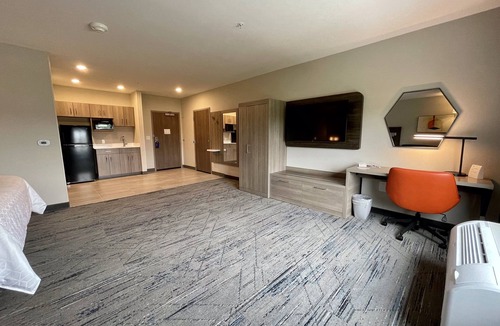 Fort Smith Hotel | Holiday Inn Express & Suites Ft. Smith Airport by IHG