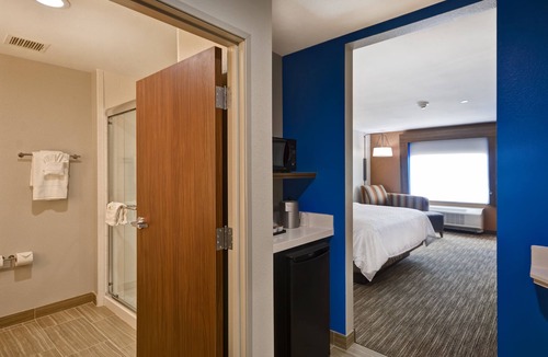 El Lago Hotel | Holiday Inn Express & Suites Houston NASA - Boardwalk Area by IHG