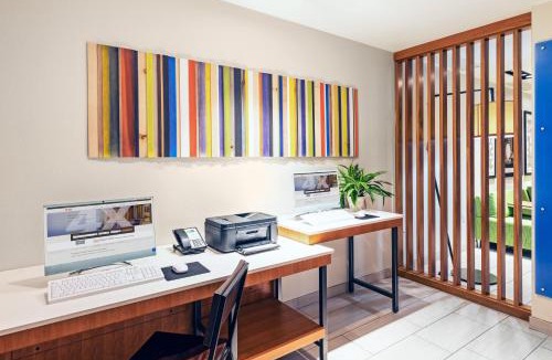 Junction Hotel | Holiday Inn Express & Suites Junction by IHG