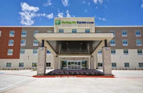El Lago Hotel | Holiday Inn Express & Suites - Houston NASA - Boardwalk Area by IHG