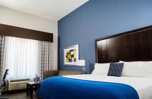 Gateway Hotel | Holiday Inn Express & Suites Austin NW - Arboretum Area by IHG
