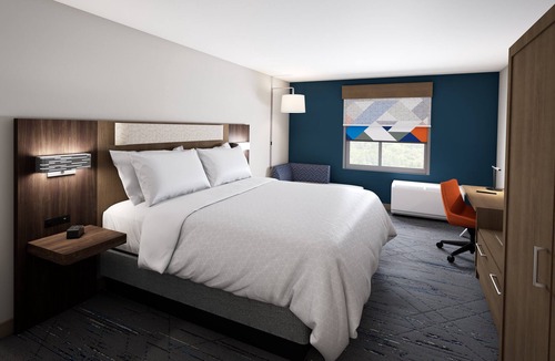 Dayton Hotel | Holiday Inn Express & Suites Dayton Highway 90 by IHG