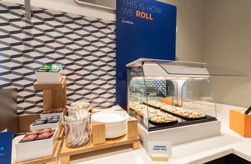 Alexandria Hotel | Holiday Inn Express & Suites Alexandria, an IHG Hotel