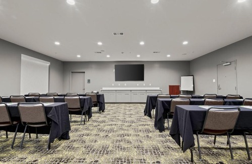 Gonzales Hotel | Holiday Inn Gonzales by IHG