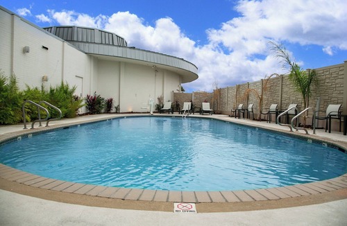 Terrytown Hotel | Holiday Inn New Orleans West Bank Tower by IHG