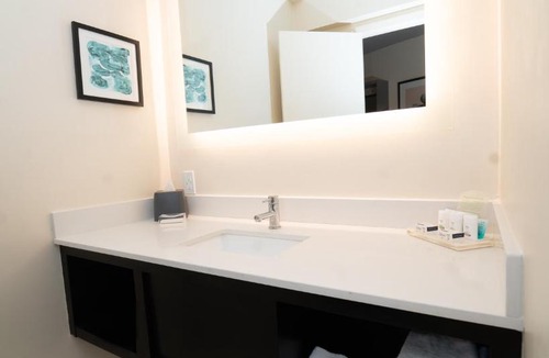 Terrytown Hotel | Holiday Inn New Orleans West Bank Tower by IHG