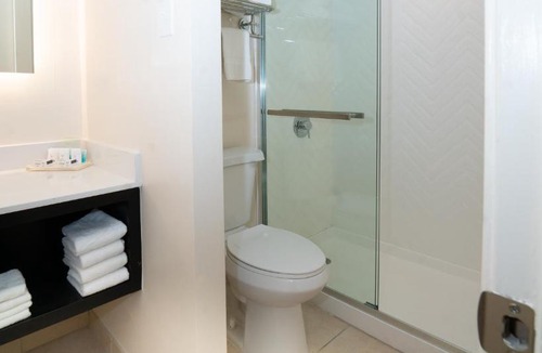 Terrytown Hotel | Holiday Inn New Orleans West Bank Tower by IHG