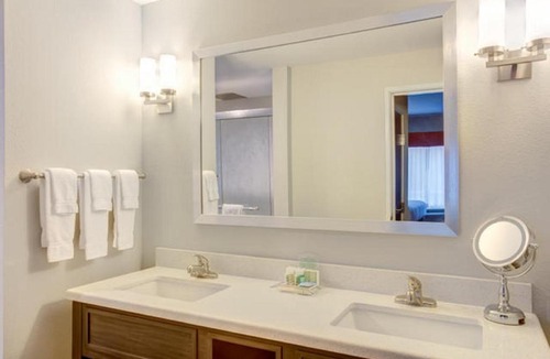 Lafayette Hotel | Holiday Inn & Suites Lafayette North by IHG