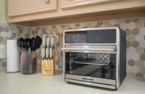 Barker House | 🎁 Holiday Savings! Modern 4-Bedroom Home in Katy Game Area Crib Firepit