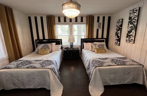 Abbeville Condo | Hollywood Glam at the Quadruplex, Glamorous