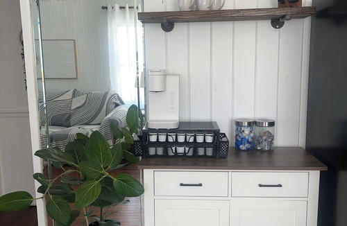 Bacliff House | Home 5 minutes near Kemah Boardwalk - Dog Friendly - Yard & Fenced-in Patio