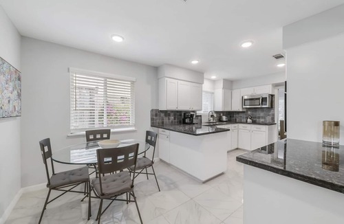 Houston House | Home Away From Home, Med Center, Sports, Shopping