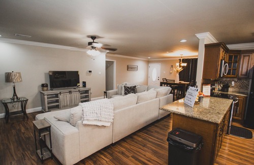 Park Forest - LA North House | “Home Away From Home” 12mi to LSU, 10mi to SU