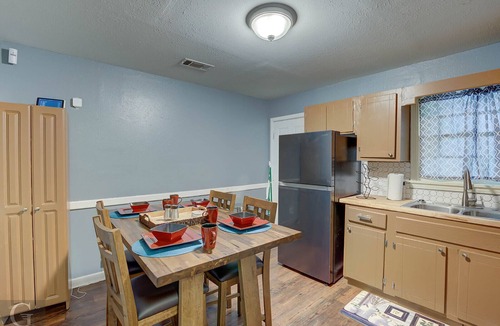 Highland Historic District House | Home away from home in quiet area close to everything.