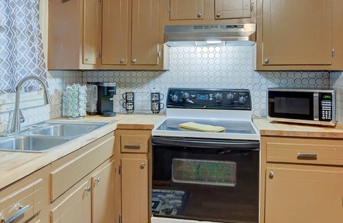 Highland Historic District House | Home away from home in quiet area close to everything.