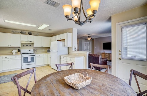Round Rock House | Home with backyard, central AC, & washer/dryer - drive minutes to downtown