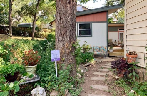 Bouldin Apartment | Homemade Banana Bread > NEW BED > Massage Chair > Screened Porch > 2 Min 2 Dwntn
