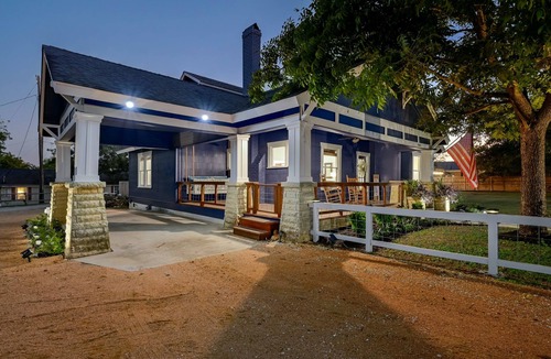 Liberty Hill House | “Hometown Hideaway” in the heart of Downtown Liberty Hill