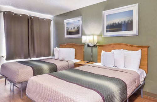 Far North Dallas Hotel | HomeTowne Studios By Red Roof Dallas - North Addison/Tollway