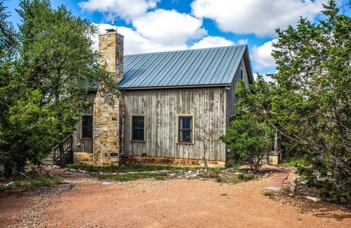 Fredericksburg Cottage | Honey Creek Cottage | Relax and Unwind in the Scenic Hill Country