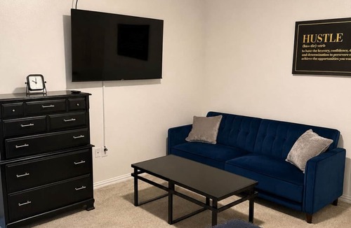Dallas Apartment | Honeycomb Hideout-Deep Ellum -Lower Greenville