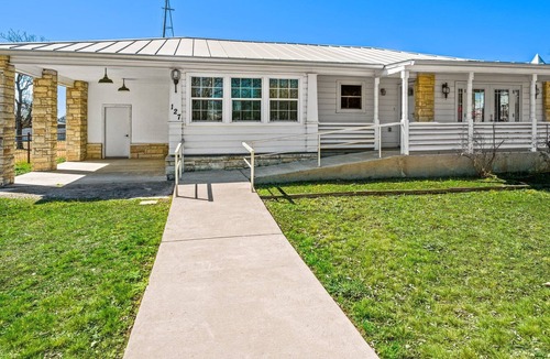 Harper House | Hopf Haus Kitchen 2/1.5 Cottage | Full Commercial Kitchen | Wheel Chair Accessible