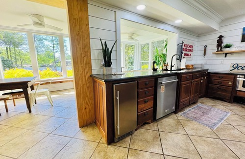 Monroe House | Horton House SLEEPS 16, no pets or unapproved parties