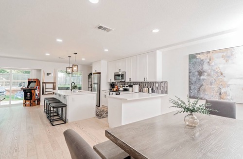 University Hills House | Hot Tub, Firepit & Giant Chess at Austin Hideaway