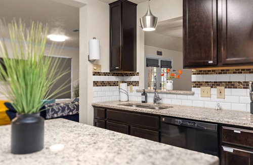 North San Antonio - SAT House | Hot Tub-Game Room-Family Retreat-Central Location-Upscale Home! Discounted Rates