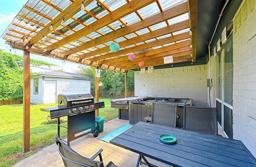 Burleson House | Hot Tub, Gameroom,17 min to Dickies Arena, FirePit