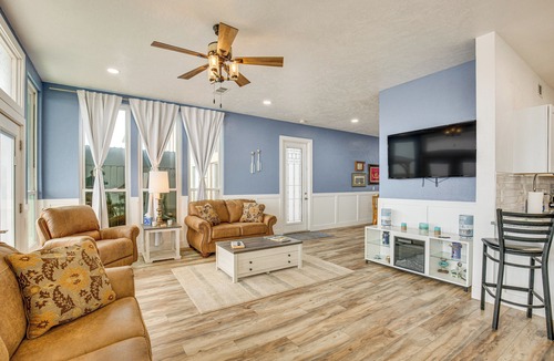 Lakeside City House | Hot Tub & Sauna: Lakefront Wichita Falls Home!