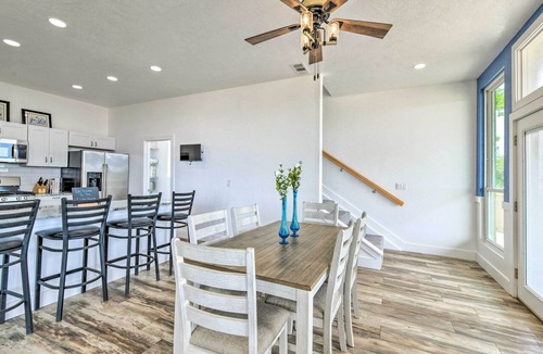 Lakeside City Cottage | Hot Tub & Sauna: Lakefront Wichita Falls Home!