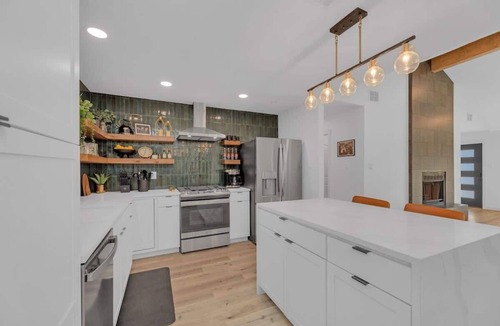 Cedar Park House | Hot Tub | Speakeasy | Basketball Court | Sleeps 12