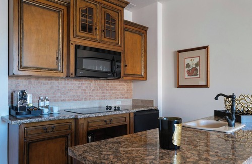 Uptown Hotel | Hotel Granduca | 2 Premier Suite Two Beds | Near Houston Icons